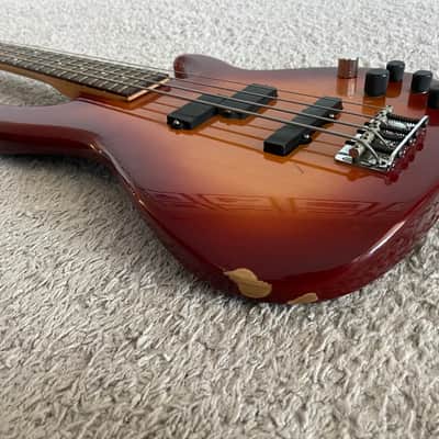 Fender Deluxe Zone Bass 2002 MIM Sienna Sunburst Rare 4-String Bass Guitar image 5