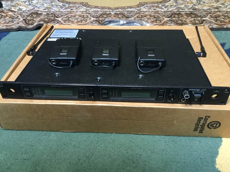 SHURE UHF U4D Dual Receiver + 3 bodypacks image 1