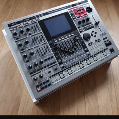 Roland MC-909 Groovebox 2010s - Silver