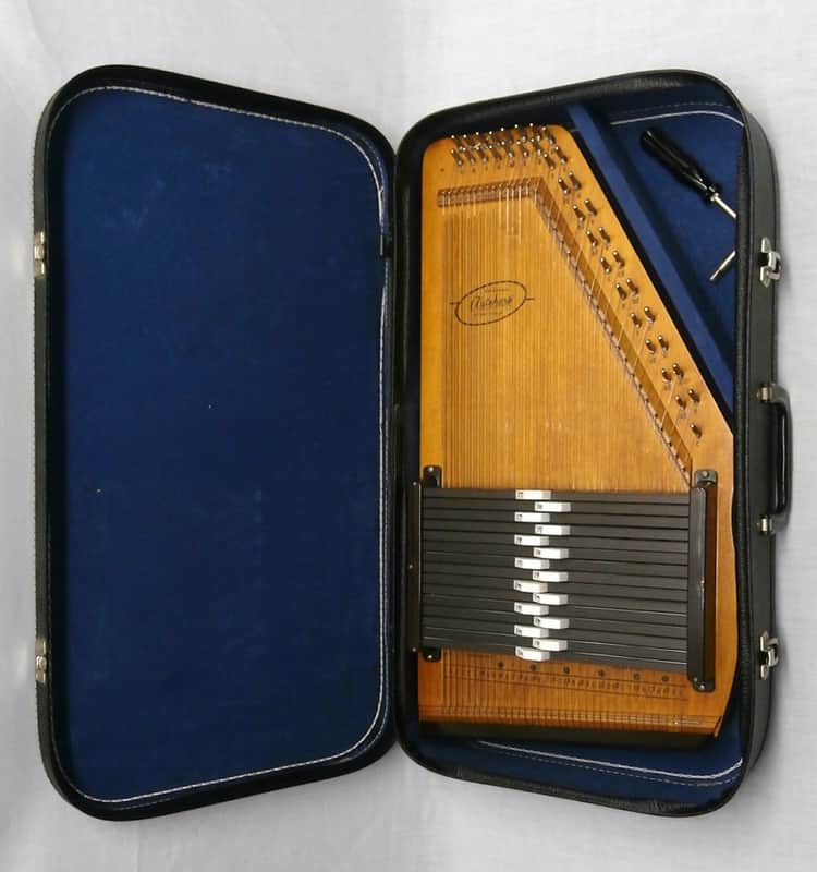 Vintage 1967-68 Oscar Schmidt Model OM-15 'Silvertone' 15-Chord Autoharp. image 1