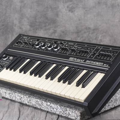 Roland SH-2 Analog Synthesizer w/Hard case in Very Good condition image 3