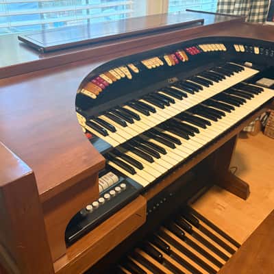 Conn 640 Theatre Organ w/ Built-in Speakers, 25-Note Pedalboard and Bench! image 2