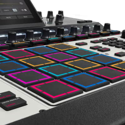 Akai MPC XL Standalone MPC For Sampling And Sequencing image 4