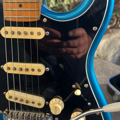 Fender Made in Japan Floyd Rose Stratocaster 1999 - Blue sparkle image 9