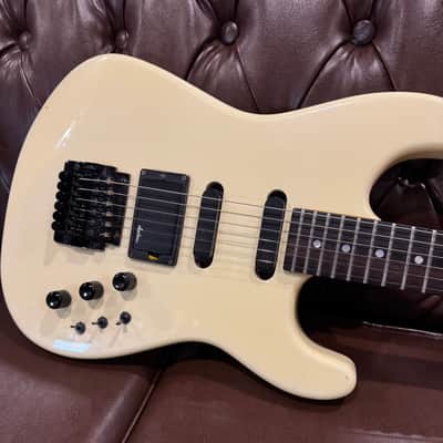 Charvel Model 4 HSS with Rosewood Fretboard 1986 - 1989 - Pearl White image 3