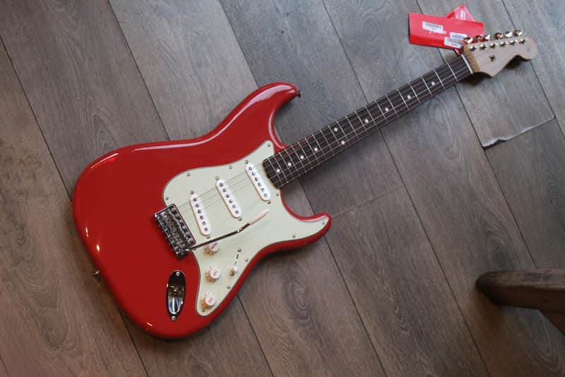 FENDER "Limited Vintera II 60s Stratocaster, Rosewood, Fiesta Red" GIGBAG, 3, 62 KG image 1