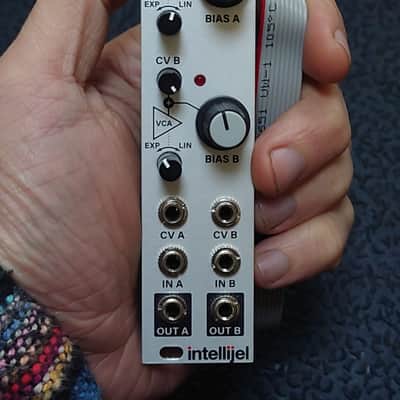 Intellijel uVCA II Dual Log / Lin VCA Eurorack Module 2013 - 2016 - Silver image 1