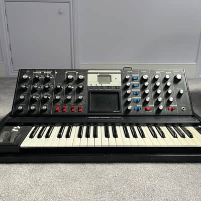 Moog MiniMoog Voyager Electric Blue Edition 44-Key Monophonic Synthesizer 2006 - 2015 - Black Cabinet