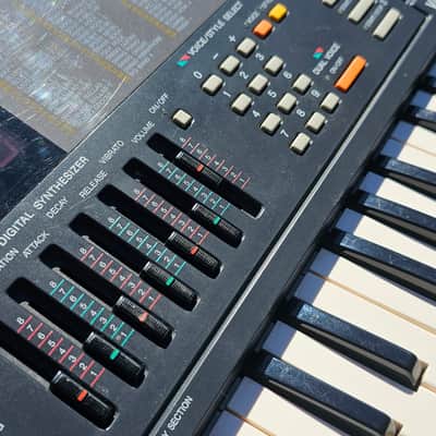 Yamaha PSS-390 Mini FM Synthesizer // FREE GIFT for VINTAGE MOTEL CUSTOMERS