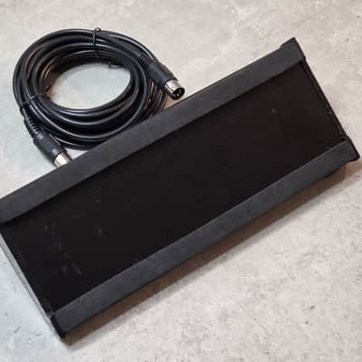 Crate Footswitch for Crate BV150 BV300 BV150HB BV300HB RFX-200S VTX-200S BVFS4 4-Button with 15-Foot Cable - 5-Pin DIN image 4
