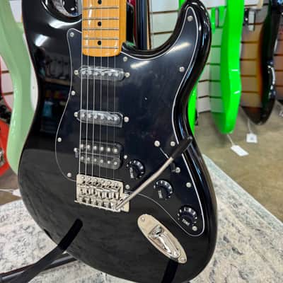 Squier Classic Vibe '70s Stratocaster HSS with Maple Fretboard - Black image 9