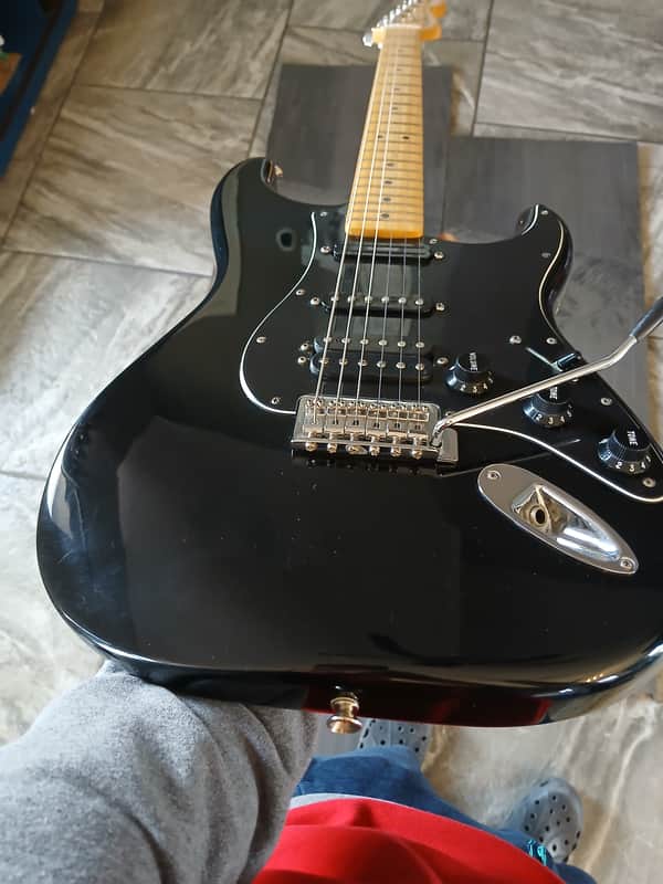 Fender Standard Stratocaster HSS Plus Top with Maple Fretboard 2017 - Blue Burst