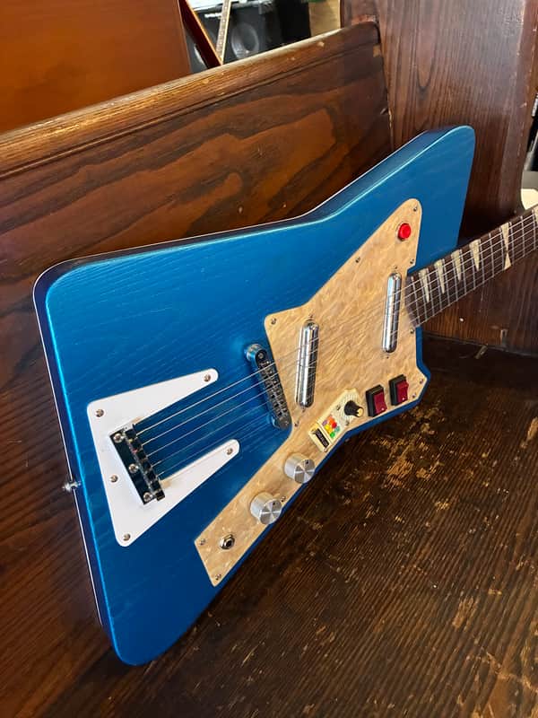 DiPinto Quark 6 Echo Killer 2026 - Metallic blue grain image 1