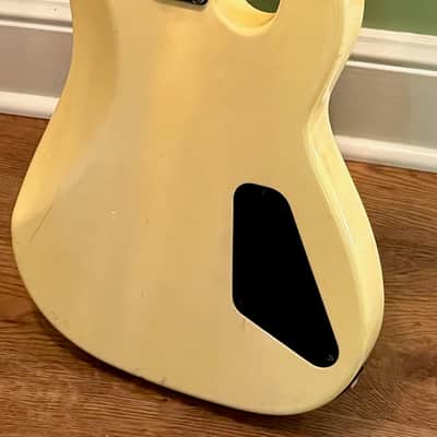 Charvel Vintage 80's Charvel / Jackson 2B Lefty 4 String Bass Guitar Made in Japan MIJ Left Handed W/ Case  - White image 4