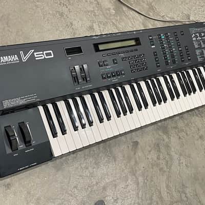 Yamaha V50 Digital Synthesizer 1989