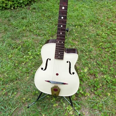Maccaferri G-40 plastic guitars white image 4