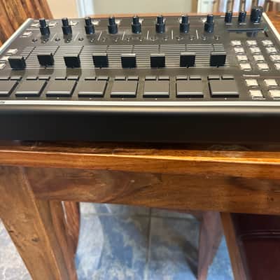 Isla Instruments S2400 Desktop Sampler 2019 - Present - Black image 4