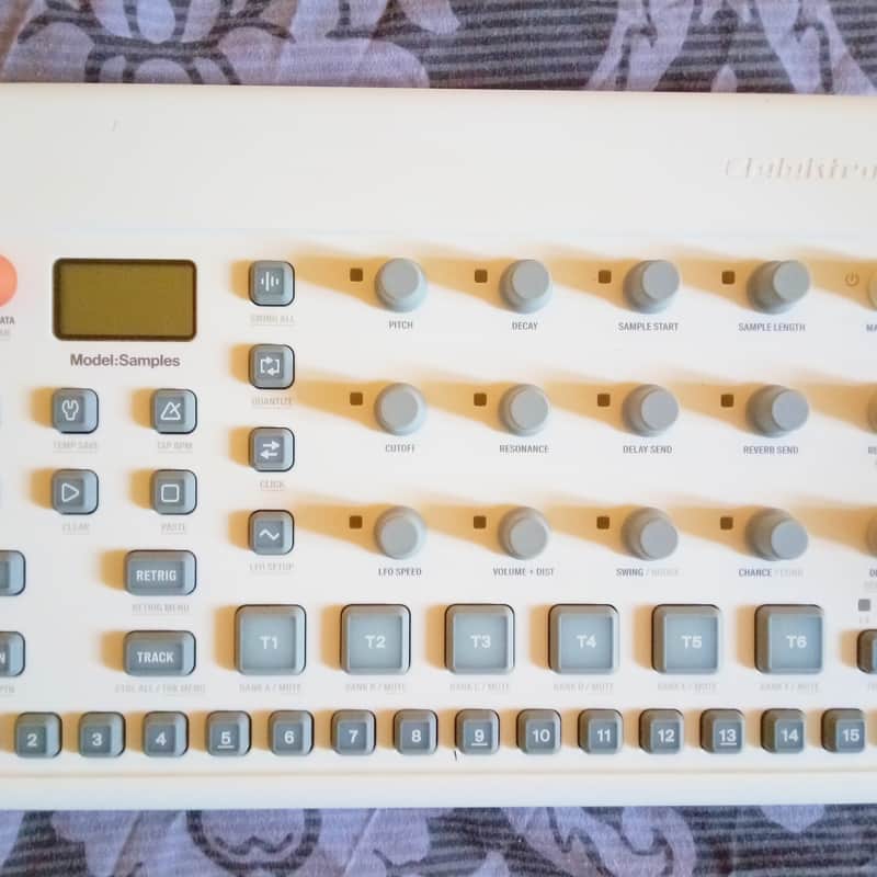 2019 – 2020 Elektron Model:Samples White
