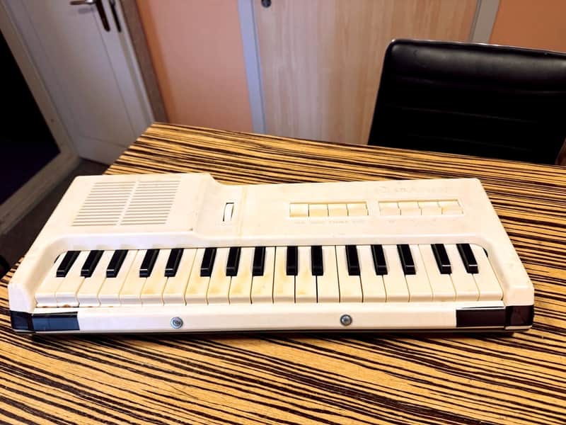 FAEMI - monophonic electronic keyboard • Soviet analog • Rare • 1982 FAEMI 1982 - white-plastic image 1