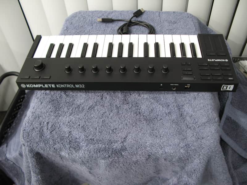 Komplete Kontrol M32 2022 - Black | Reverb