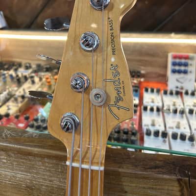 Fender American Professional Precision Bass 2017 - Antique Olive image 3