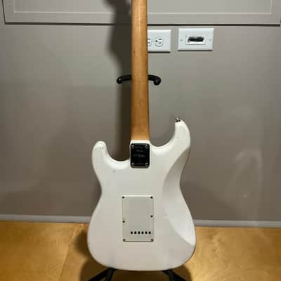 Squier Bullet Series Standard Stratocaster 1995 - 1996 - Arctic White image 4