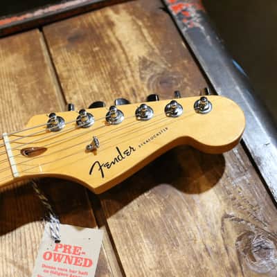 Fender American Deluxe Stratocaster V-Neck with Maple Fretboard 2004 - 2010 - Honey Blonde image 8