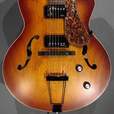 Godin 5th Avenue CW Kingpin II HB 2025/26 - Cognac Burst image 1