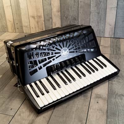 Hohner Bravo III Chromatic 80 Bass Piano Accordion Black + Bag, Straps image 4