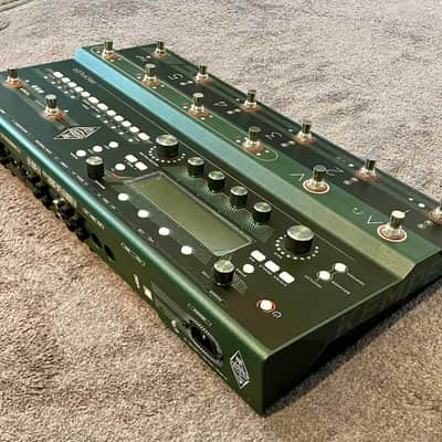 Kemper Amps Profiler Stage + Mission Engineering EP1-KP Expression Pedal + SKB flight case image 3