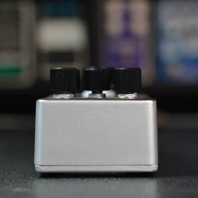 Flattley Guitar Pedals Crazy Diamond 2021 - Present - Silver / Rainbow Graphic image 4