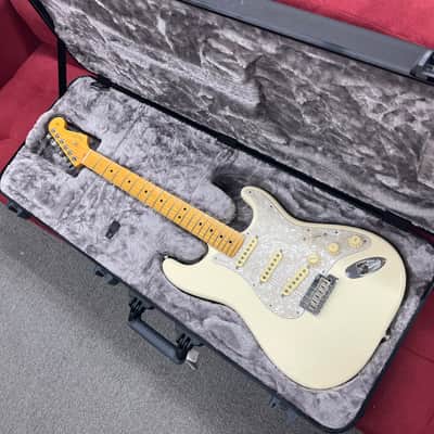 Fender American Professional II Stratocaster Maple Fretboard 2022 - Olympic White image 1