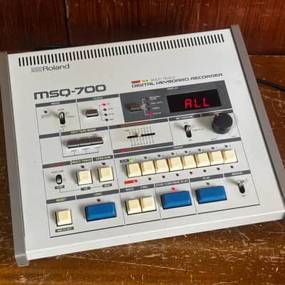 Roland MSQ-700 MIDI DCB multi-track digital keyboard recorder