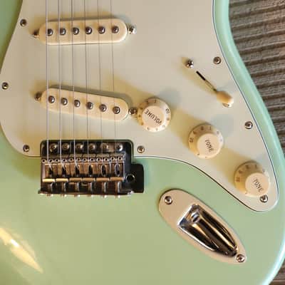 Surf Pearl Fender Player Stratocaster Special Edition with Maple Fretboard image 4