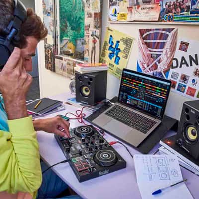 Hercules DJLearning Kit Complete DJ System for Beginners image 3