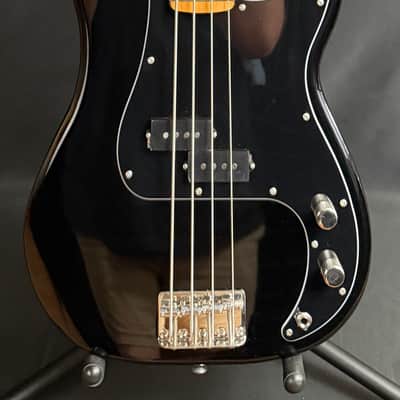 Squier Classic Vibe 70's Precision Bass 4-String Bass Guitar Gloss Black Finish (760) image 1