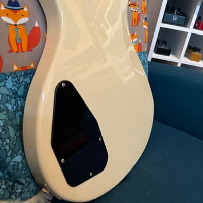 PRS S2 McCarty 594 Thinline 2024 - Antique White w/ PRS Softcase MINT! image 2