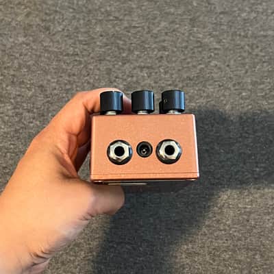 Walrus Audio Monument Harmonic Tap Tremolo V2 2018 - Present - Coral / Black image 5