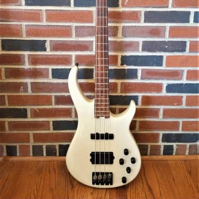 1997-Vintage USA-made Peavey Millennium bass guitar image 1
