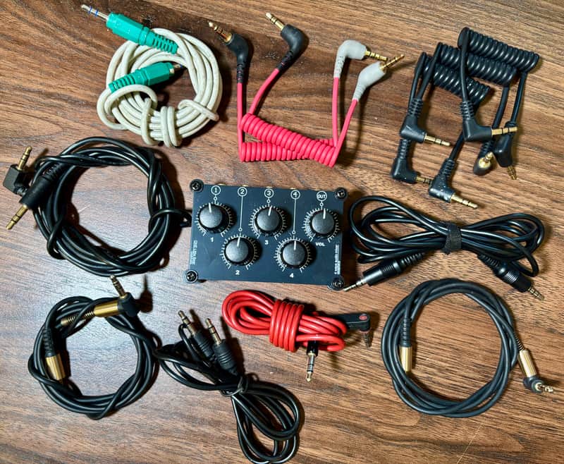 Mini mixer plus a whole grip of mini cables image 1