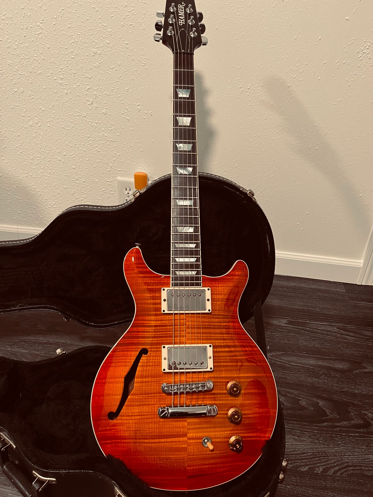 https://rvb-img.reverb.com/i/s--X8MVkGYL--/quality=medium-high,height=1600,width=1600,fit=contain/299c7322-9468-41b2-ae32-4bd218f451e3.jpeg