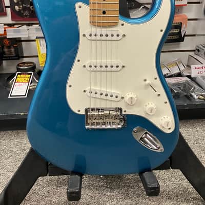 Limited Edition Player Stratocaster - Maple Fingerboard - Lake Placid Blue image 2