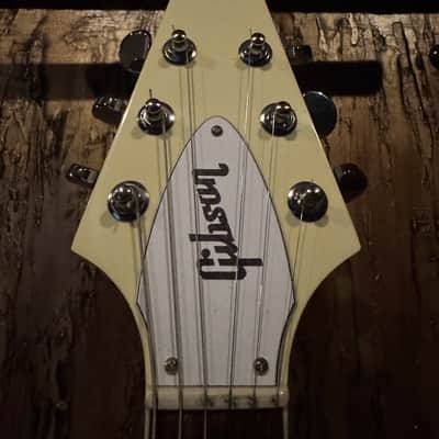 Gibson '70s Flying V 2023  - Classic White - OHSC image 3