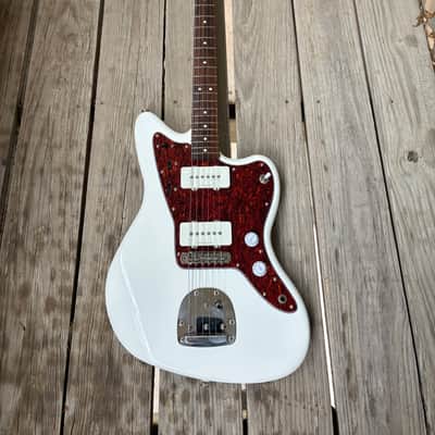 Squier Vintage Modified Jazzmaster with Laurel Fretboard 2018 - 2019 - Olympic White electric guitar tortoise image 4
