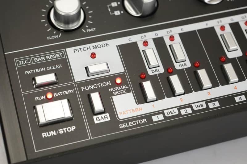 Din Sync RE-303 Bass Line Analog Synth Roland TB-303 Replica Black
