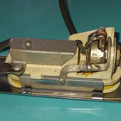 DeArmond Rch B Flat top round hole microphone pickup 1958-1960 - Chrome image 3