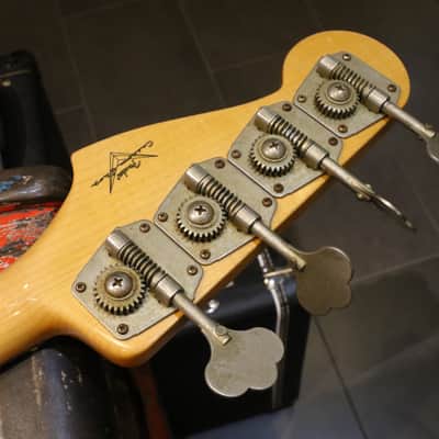 FenderCustom Shop Time Machine 1962 Jazz Bass Relic - 3-Color Sunburst image 14