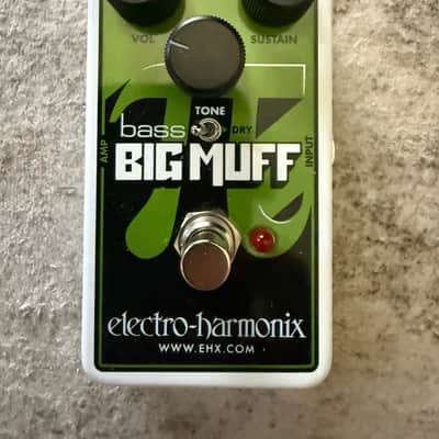 Electro-Harmonix Nano Bass Big Muff Pi Distortion / Sustainer 2014 - Present - Green / Black image 1