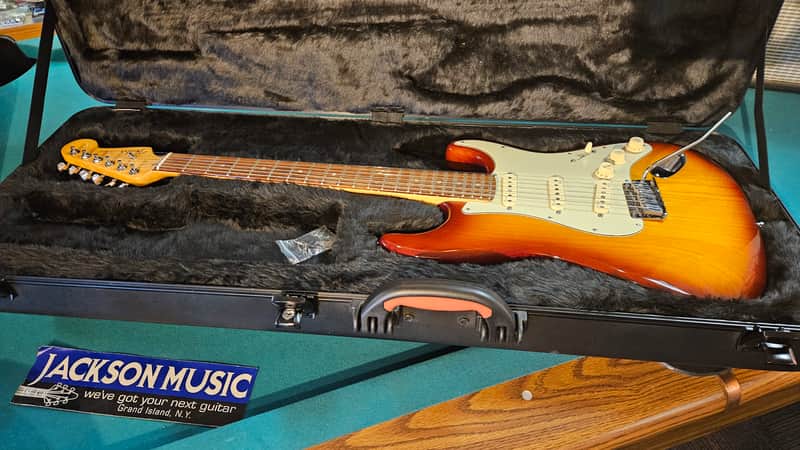 Fender American Deluxe Stratocaster With Hard Case 2013 - Sienna Sunburst image 1