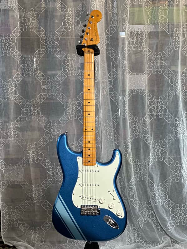 Fender FSR Traditional 50s Stratocaster 2018 - Lake Placid Blue / Ice Blue Metallic Competition Stripe image 1